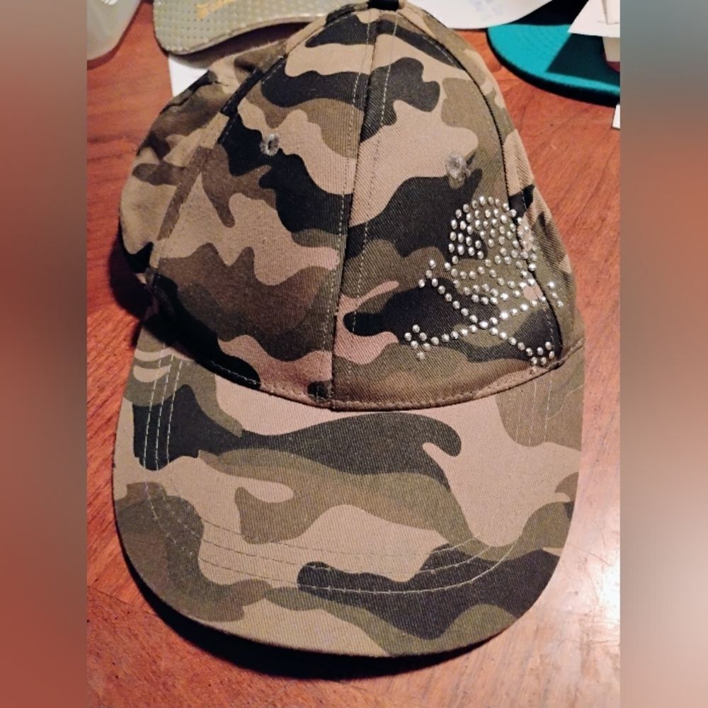 (1000) Camouflage Baseball Cap with Rhinestones
